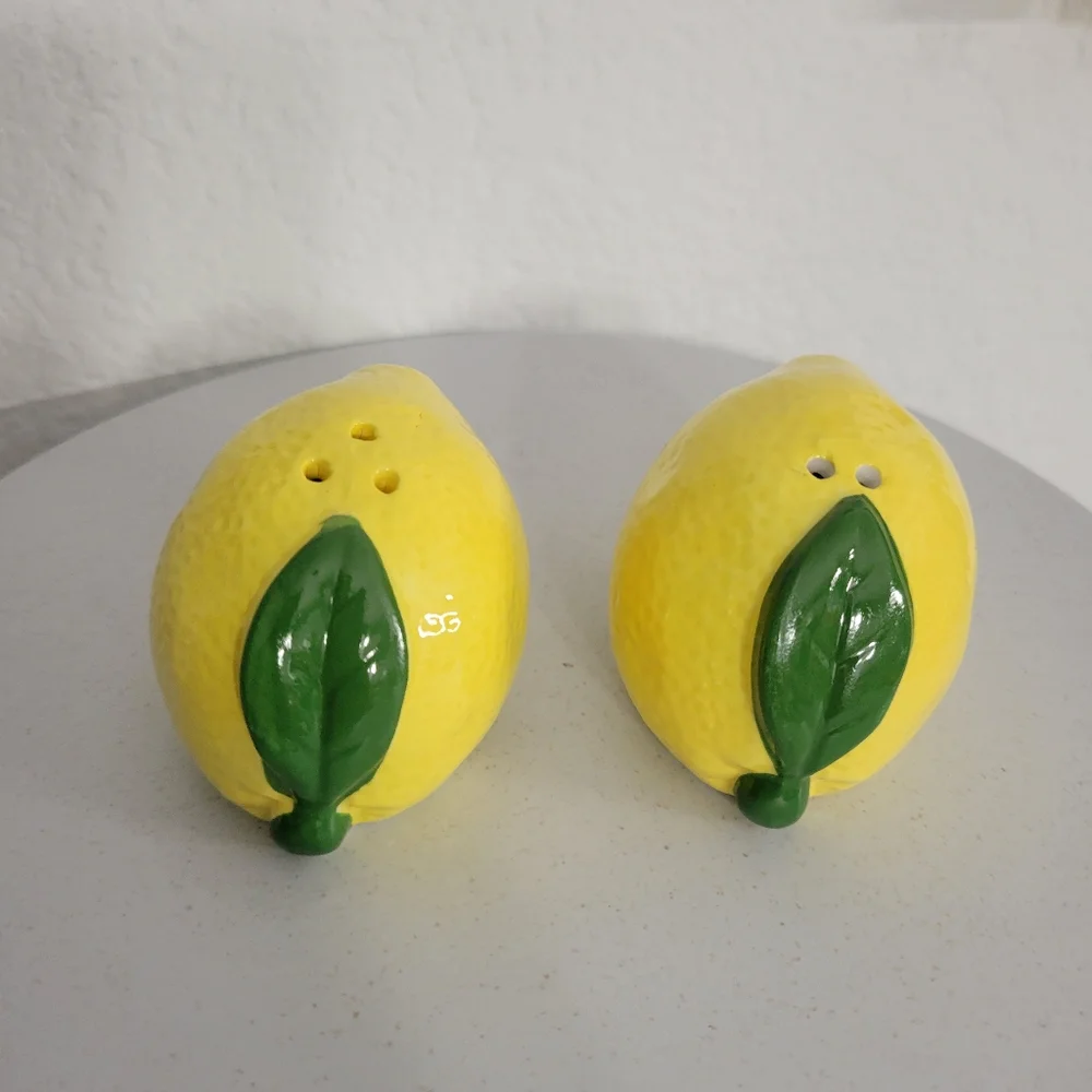 Lemon Salt and Pepper Shakers Ceramic Set   NEW